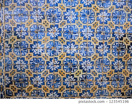 Beautiful continuous patterns of traditional Portuguese decorative tiles "Azulejo" 123545196