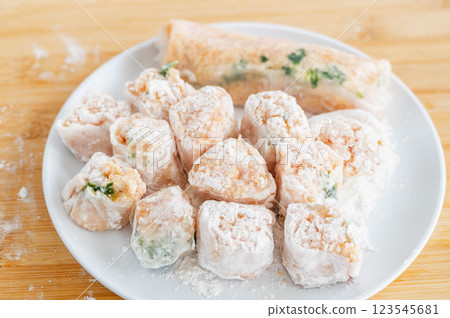 Rice paper dumplings cut into bite-sized pieces Rice paper dumplings cut into bite-sized pieces 123545681