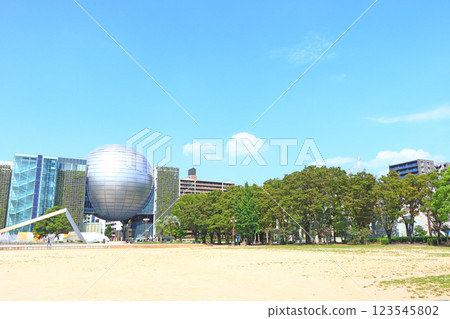 愛知縣名古屋市名古屋市科學館和白河公園的風景 123545802