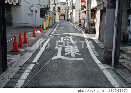 道路限速標誌 123545871