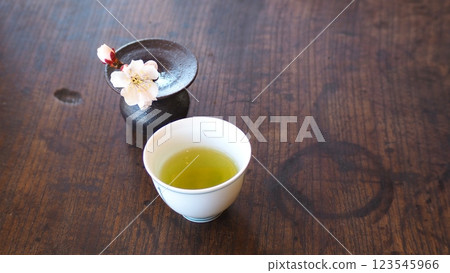 一瓶梅花和茶 一瓶梅花和茶 123545966