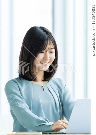 Smiling woman/businesswoman doing desk work 123546883