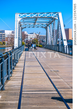 日本橫濱城市景觀。 。背景是 Canal Park 站 = 1st 123547005