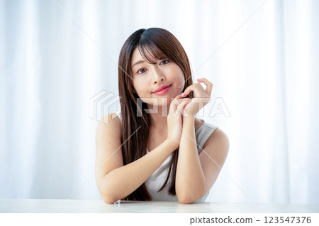 年輕女性的美麗形象 123547376