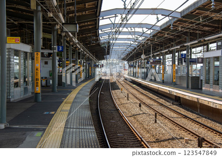 Platform at Kayashima Station on the Keihan Railway 123547849