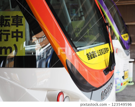 self-driving bus 123549596