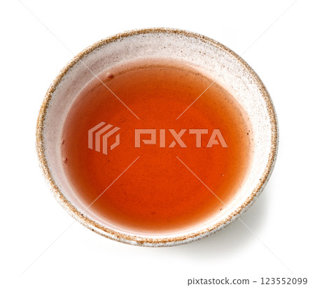 bowl of red wine vinegar 123552099