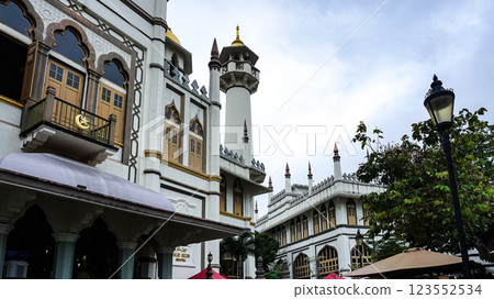 Masjid Sultan or Sultan Mosque at Muscat Street in the Kampong Glam. Masjid Sultan or Sultan Mosque at Muscat Street in the Kampong Glam. 123552534