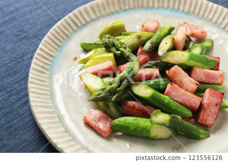 Fried asparagus with bacon 123556126