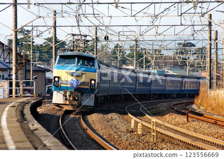 衝向東京車站的最後衝刺…藍色列車「臥舖特快隼/富士」沿著東海道線疾馳 123556669