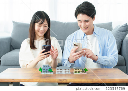 Real estate moving couple 123557769