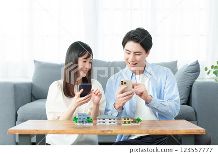 Real estate moving couple Real estate moving couple 123557777