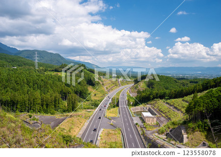 夏季高速公路（新名神高速公路、菰野 IC 至鈴鹿 PA Smart IC、四日市隧道北側） 123558078