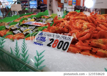 魚市上販售的新鮮海鮮 123558620