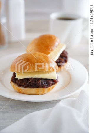 Butter sandwich 123559091
