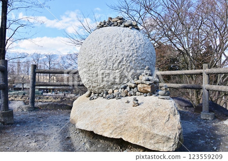 八面王瞭望塔上的太陽石 八面王瞭望塔上的太陽石 123559209