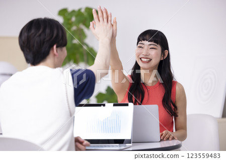 Men and women having a business meeting 123559483