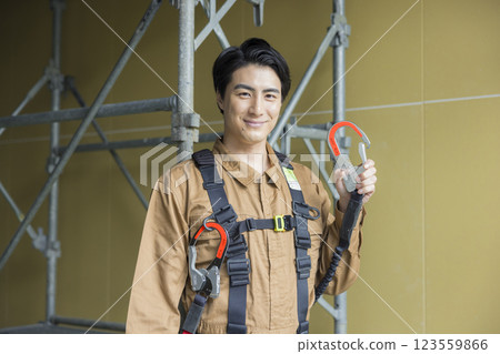 A man working at a construction site 123559866