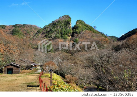 The symbolic landscape of the World Heritage Site "Sado Island Gold Mine"... [Doyu no Warito] 123560392