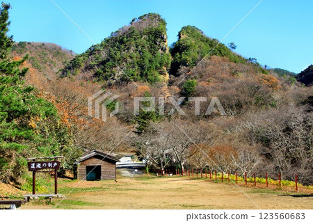 The symbolic landscape of the World Heritage Site "Sado Island Gold Mine"... [Doyu no Warito] 123560683