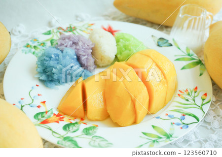 Khao Niaw Mamuang (Thai dessert made with mango and sticky rice) Khao Niaw Mamuang (Thai dessert made with mango and sticky rice) 123560710