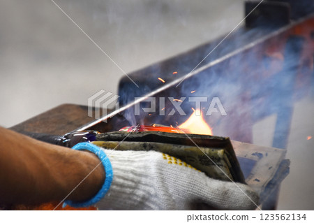 在薩摩切子玻璃工廠塑造吹製玻璃 123562134