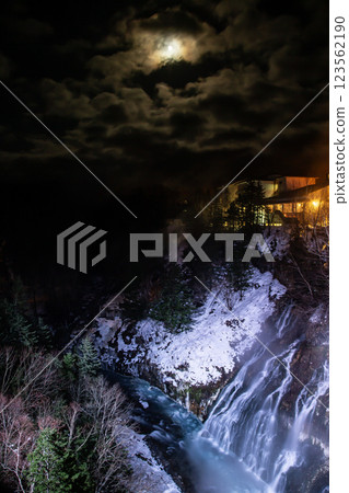 點燈的白須瀑布 123562190