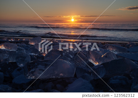 Jewelry ice washing onto the shore 123562312