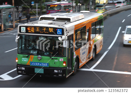 Toei bus (O40hei: Miyagi loop) passing in front of Oji Station 123562372