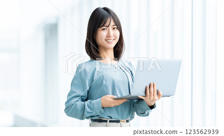 Smiling woman/businesswoman with a laptop Smiling woman/businesswoman with a laptop 123562939