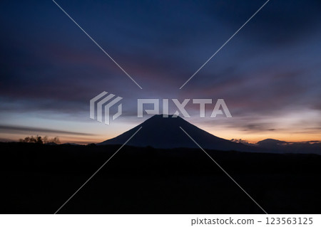 山羊Yotei在早晨發光 山羊Yotei在早晨發光 123563125