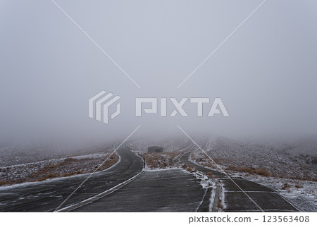 雲中雪路,阿蘇山公園路,阿甦的冬日風景 雲中雪路,阿蘇山公園路,阿甦的冬日風景 123563408