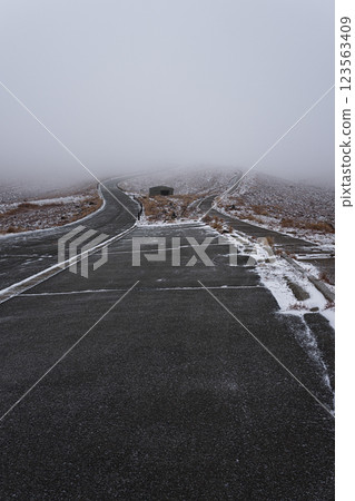 雲中雪路,阿蘇山公園路,阿甦的冬日風景 雲中雪路,阿蘇山公園路,阿甦的冬日風景 123563409