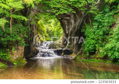 [Chiba Prefecture] Shimizu Stream Square (Nomizo Falls and Kameiwa Cave) - Rays of light 123563833