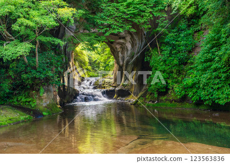 [千葉縣] 清水溪流廣場（濃溝瀑布、龜岩洞窟） - 光線 123563836