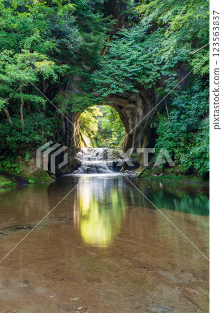 [Chiba Prefecture] Shimizu Stream Square (Nomizo Falls and Kameiwa Cave) - Rays of light 123563837