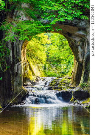 [Chiba Prefecture] Shimizu Stream Square (Nomizo Falls and Kameiwa Cave) - Rays of light 123563842