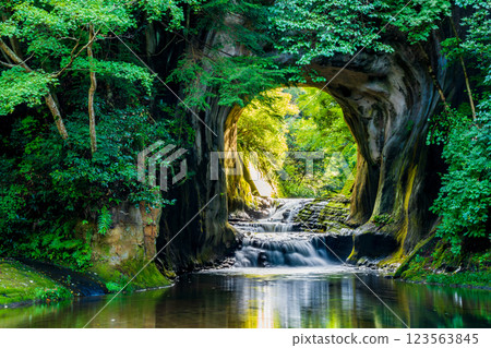 [千葉縣] 清水溪流廣場（濃溝瀑布、龜岩洞窟） - 光線 123563845