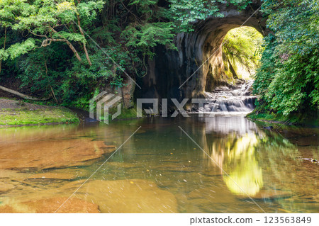 [Chiba Prefecture] Shimizu Stream Square (Nomizo Falls and Kameiwa Cave) - Rays of light 123563849