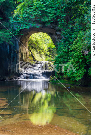 [千葉縣] 清水溪流廣場（濃溝瀑布、龜岩洞窟） - 光線 123563852