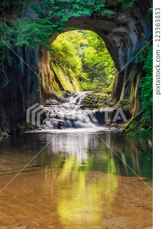 [千葉縣] 清水溪流廣場（濃溝瀑布、龜岩洞窟） - 光線 123563853