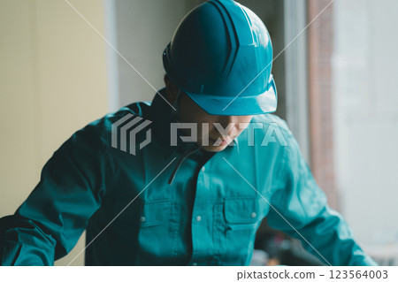 Electrical worker  123564003