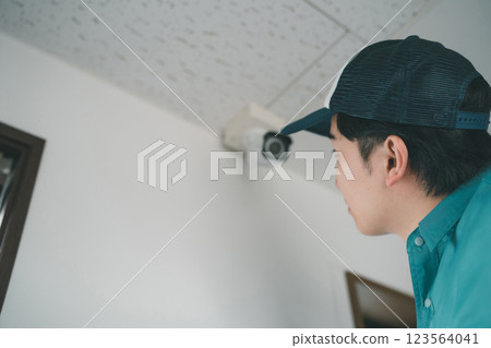 Electrical worker  123564041