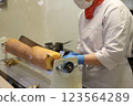 手工製作的Baumkuchen 123564289