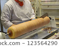 手工製作的Baumkuchen 123564290
