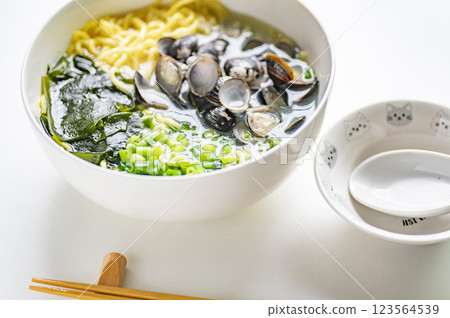 對肝臟有益的蛤蜊拉麵 對肝臟有益的蛤蜊拉麵 123564539