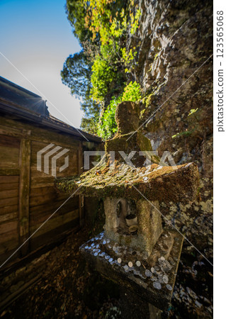 日龍寺高澤觀音寺院內的景色,該寺有一座由北條政子捐贈的寶塔 日龍寺高澤觀音寺院內的景色,該寺有一座由北條政子捐贈的寶塔 123565068