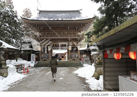 Isa Sumi Shrine 123565226
