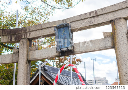 The grounds of Yao Tenmangu Shrine, visiting the shrine, Yao City, Osaka Prefecture 123565313