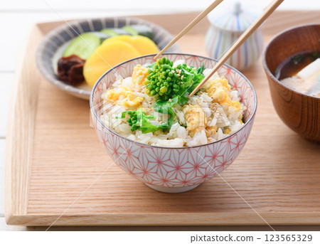 油菜花炒蛋飯 油菜花炒蛋飯 123565329